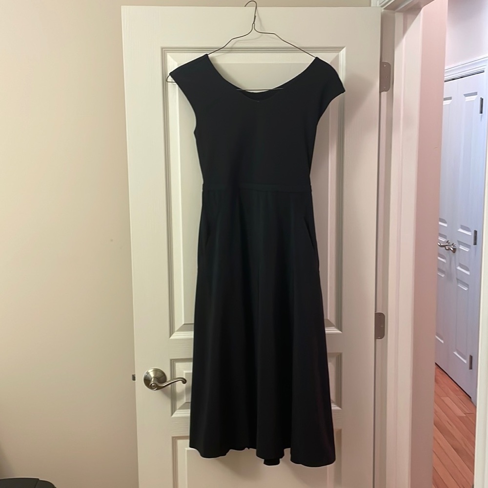Athleta black cap sleeve dress